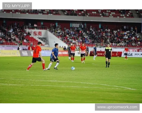 足球明星场上精彩对话揭秘球场内外的友谊与竞争 足球明星场上精彩对话揭秘球场内外的友谊与竞争